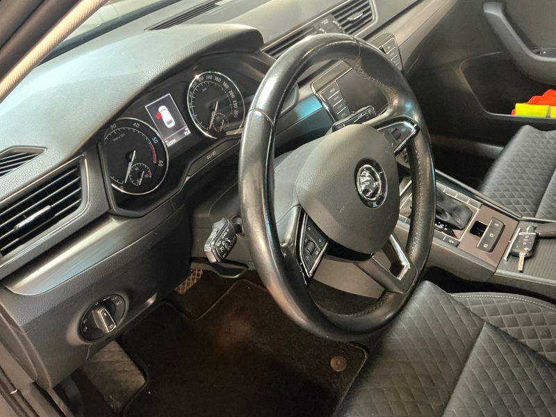 Skoda Superb 2.0 TDI Style 2017 – снимка 24