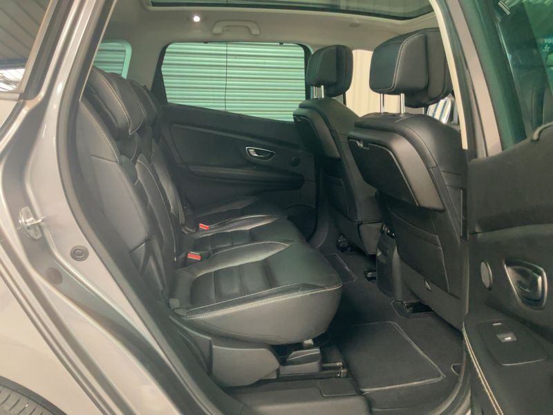 Renault Grand Scenic 1.6 dCi Energy Initiale Paris — zdjęcie 14