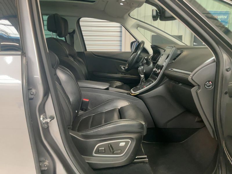 Renault Grand Scenic 1.6 dCi Energy Initiale Paris — zdjęcie 11