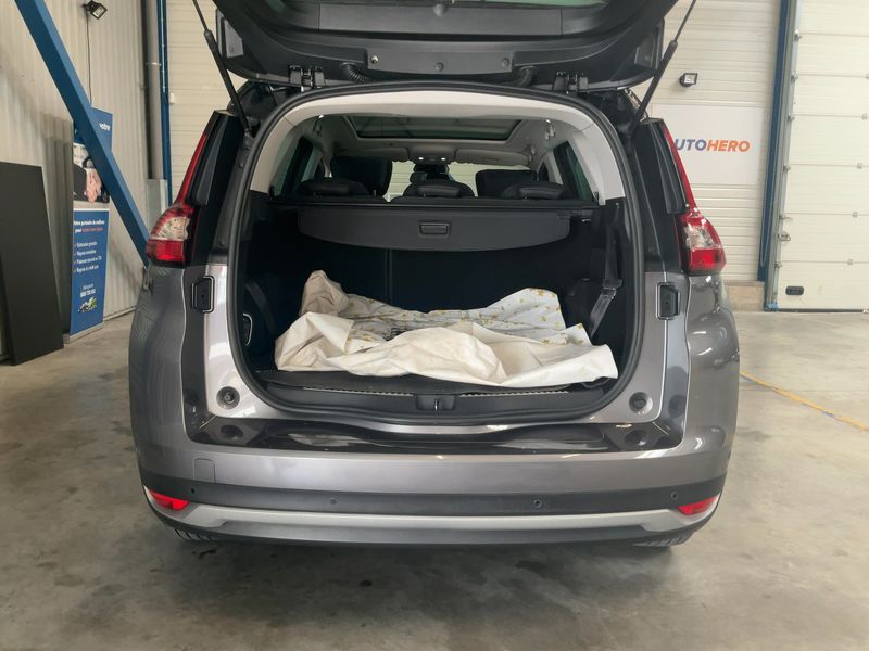 Renault Grand Scenic 1.6 dCi Energy Initiale Paris — zdjęcie 10