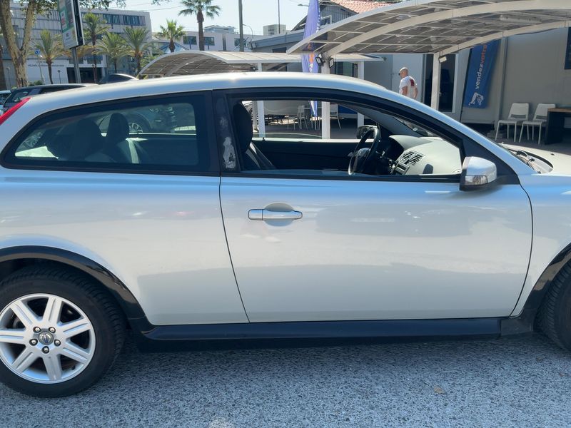 Volvo C30 1.6 D Momentum — zdjęcie 7