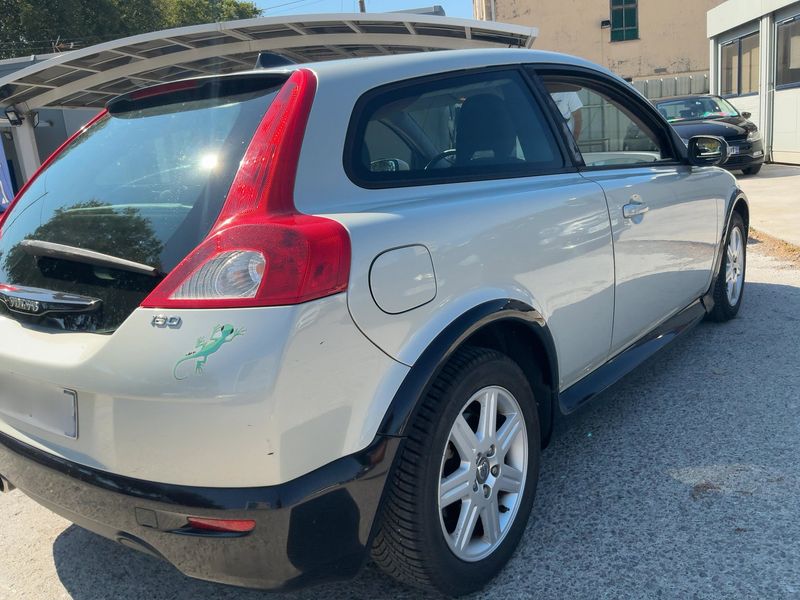 Volvo C30 1.6 D Momentum — zdjęcie 6