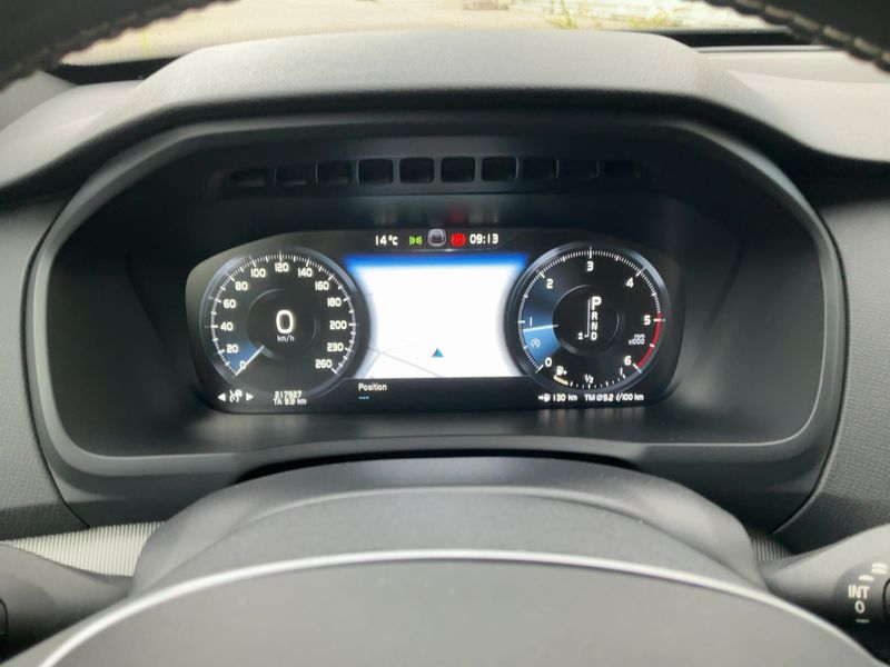 Volvo XC90 2.0 D5 R-Design AWD — zdjęcie 13