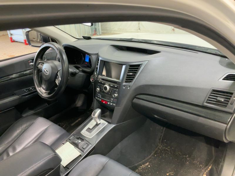 Subaru Legacy 2.5 Sport — zdjęcie 12