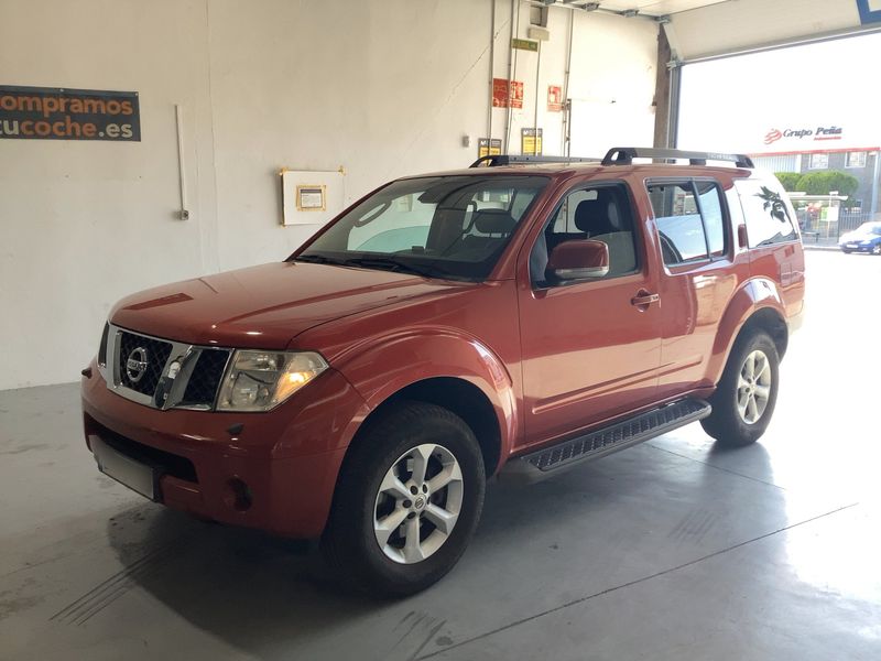 Nissan Pathfinder 2.5 dCi LE — zdjęcie 2