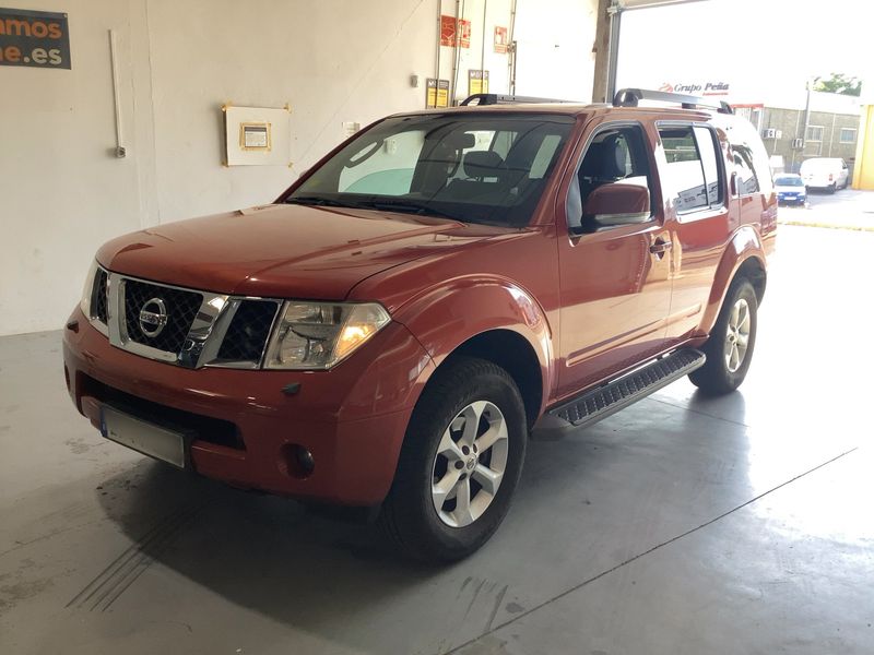 Nissan Pathfinder 2.5 dCi LE