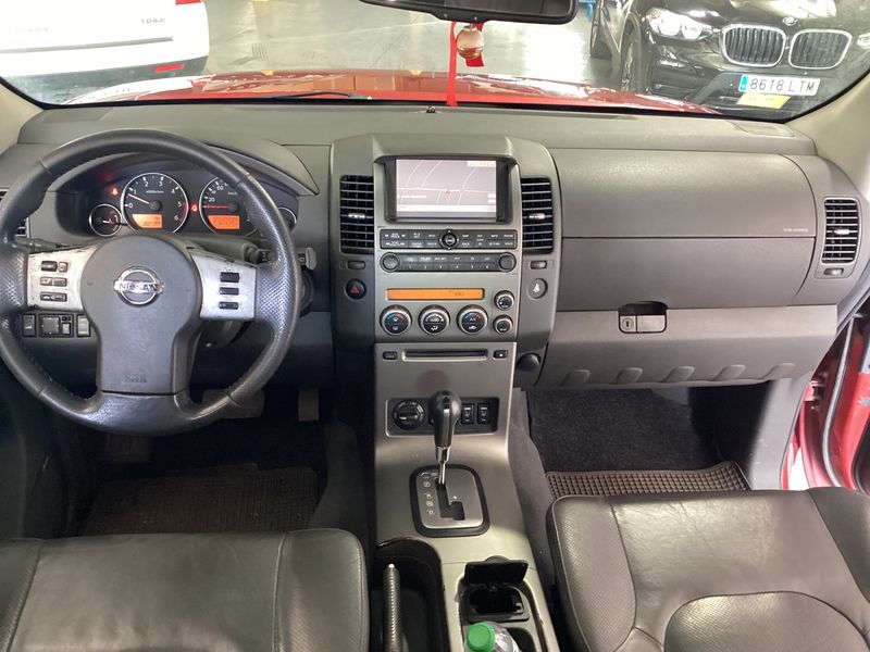 Nissan Pathfinder 2.5 dCi LE — zdjęcie 12