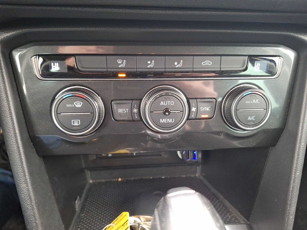 Volkswagen Tiguan 2016 — photo 36