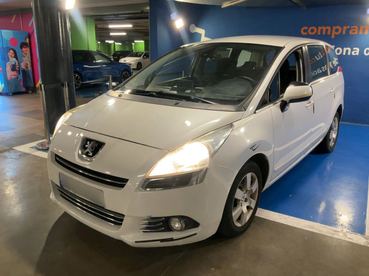 Peugeot 5008 2012