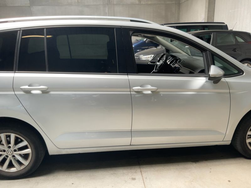 Volkswagen Touran 1.6 TDI Confortline Business BlueMotion Tech 2018 – снимка 10