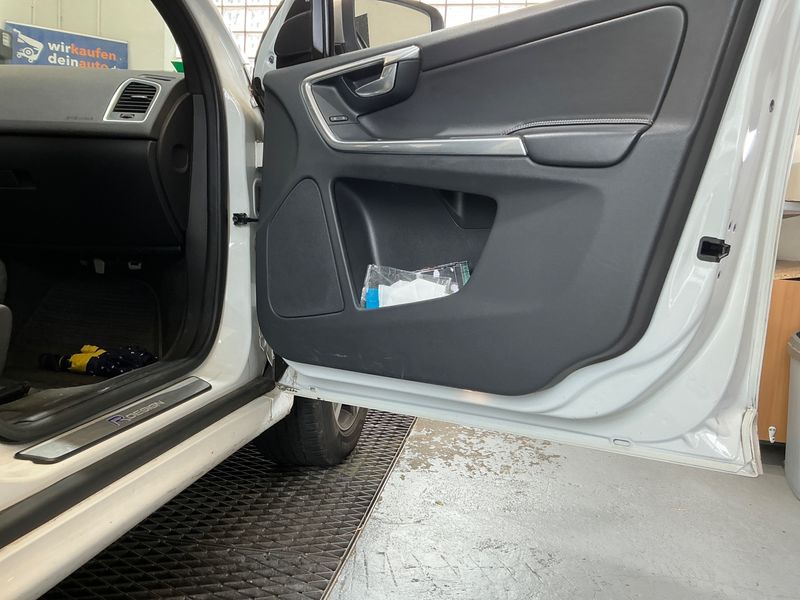 Volvo XC60 2.0 D4 Summum 2WD 2015 – снимка 41