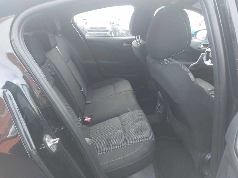 DS Automobiles DS4 Crossback 1.2 PureTech BeChic — zdjęcie 14