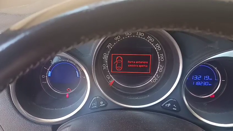 DS Automobiles DS4 Crossback 1.2 PureTech BeChic — zdjęcie 12