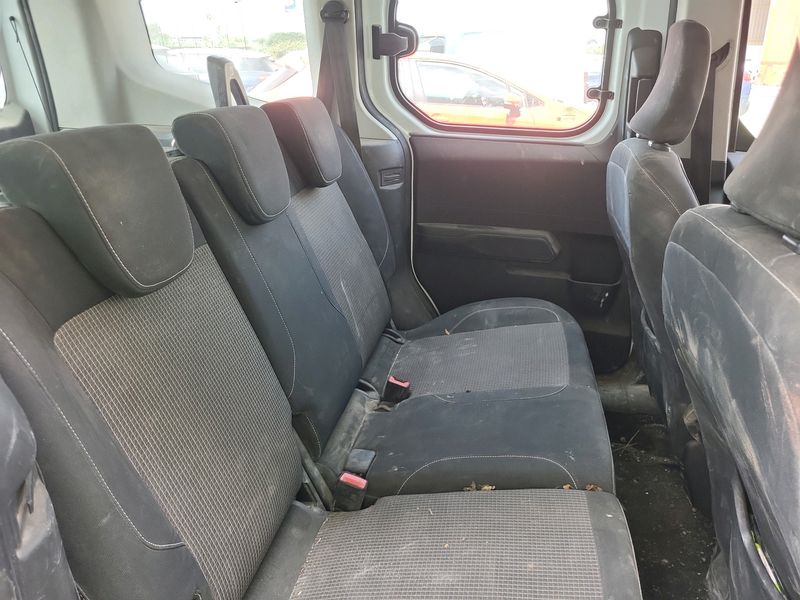 Ford Tourneo Courier 1.0 EcoBoost Trend — zdjęcie 12