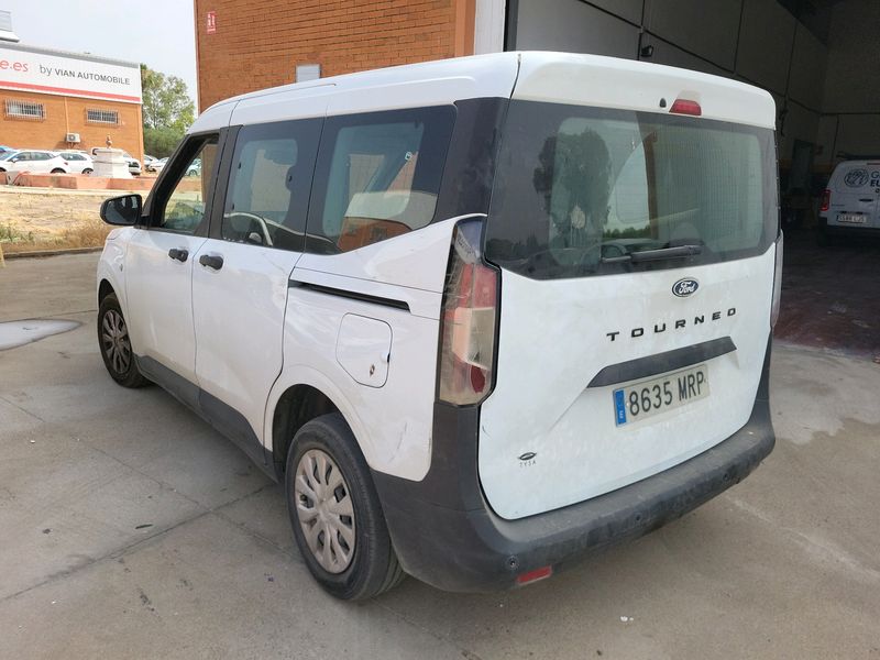Ford Tourneo Courier 1.0 EcoBoost Trend — zdjęcie 4