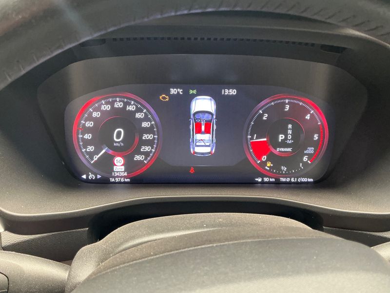 Volvo XC40 2.0 D3 Momentum 2WD — zdjęcie 13