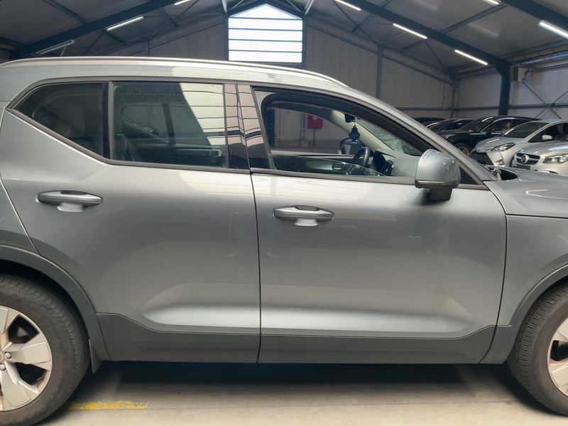 Volvo XC40 2.0 D3 Momentum 2WD — zdjęcie 7