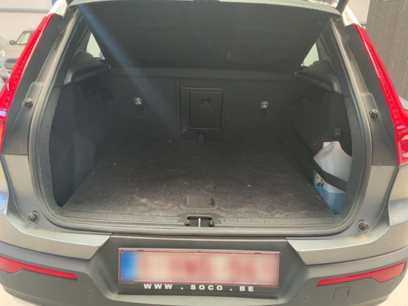 Volvo XC40 2.0 D3 Momentum 2WD — zdjęcie 10