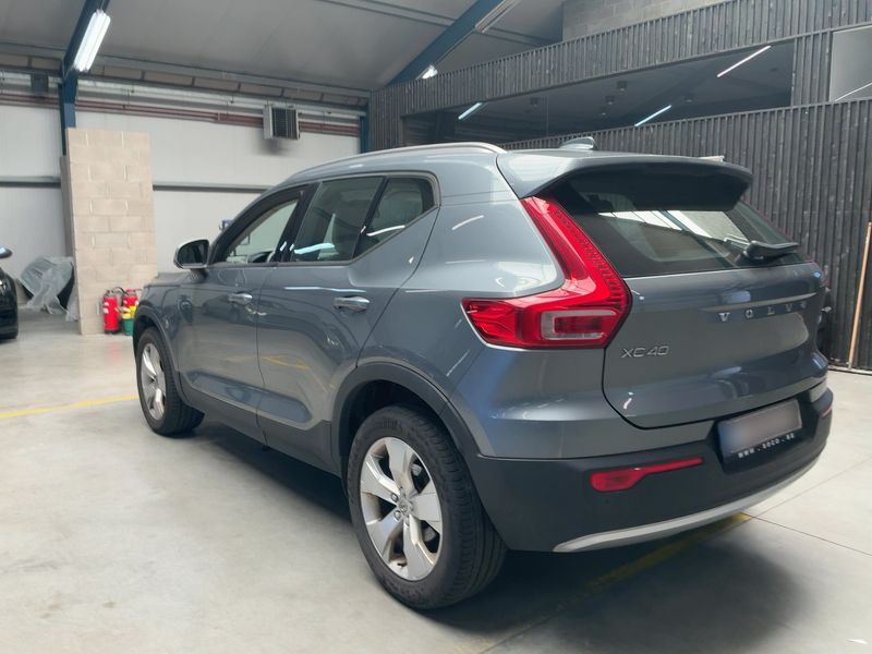 Volvo XC40 2.0 D3 Momentum 2WD — zdjęcie 3