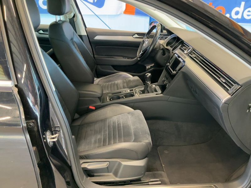 Volkswagen Passat 2.0 TDI Highline BlueMotion Tech — zdjęcie 11