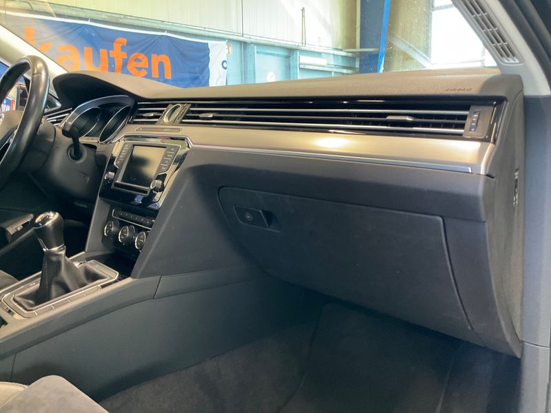 Volkswagen Passat 2.0 TDI Highline BlueMotion Tech 2016 – снимка 22