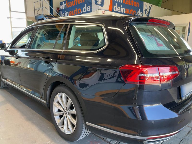 Volkswagen Passat 2.0 TDI Highline BlueMotion Tech — zdjęcie 3