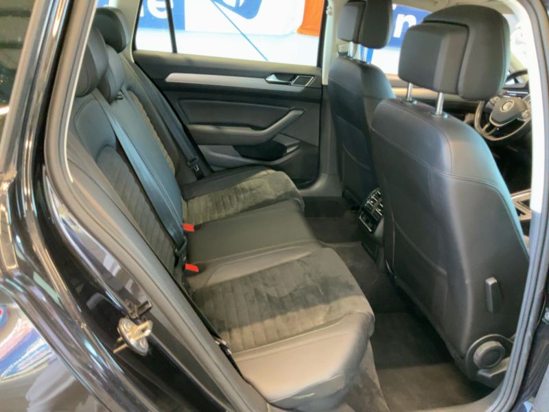 Volkswagen Passat 2.0 TDI Highline BlueMotion Tech — zdjęcie 14