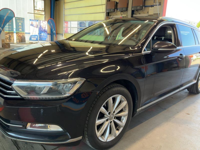 Volkswagen Passat 2.0 TDI Highline BlueMotion Tech — zdjęcie 2