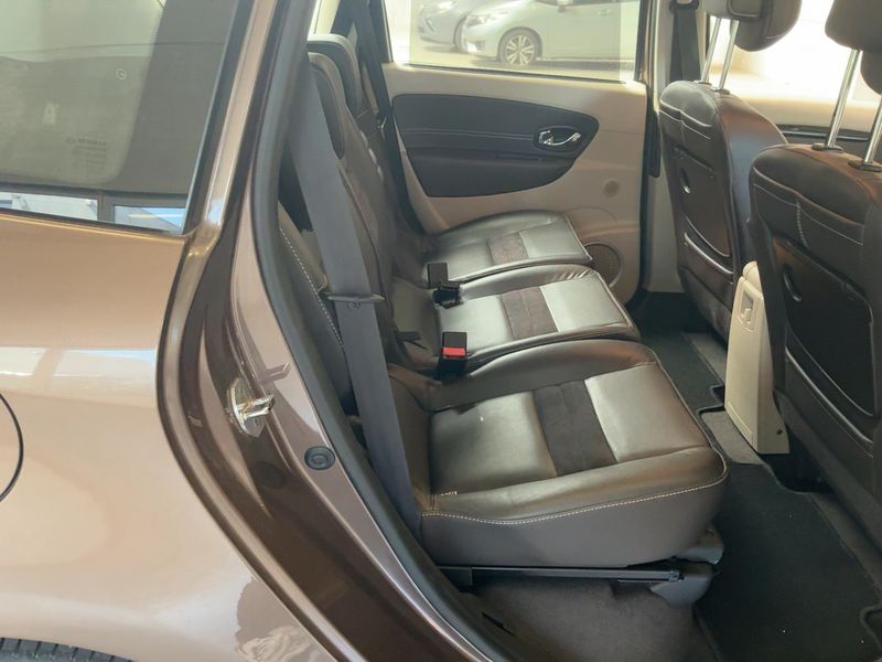 Renault Grand Scenic 1.4 TCe Luxe 2012 – снимка 19