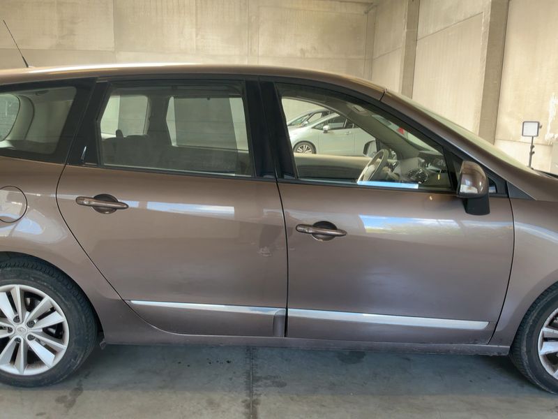 Renault Grand Scenic 1.4 TCe Luxe 2012 – снимка 10