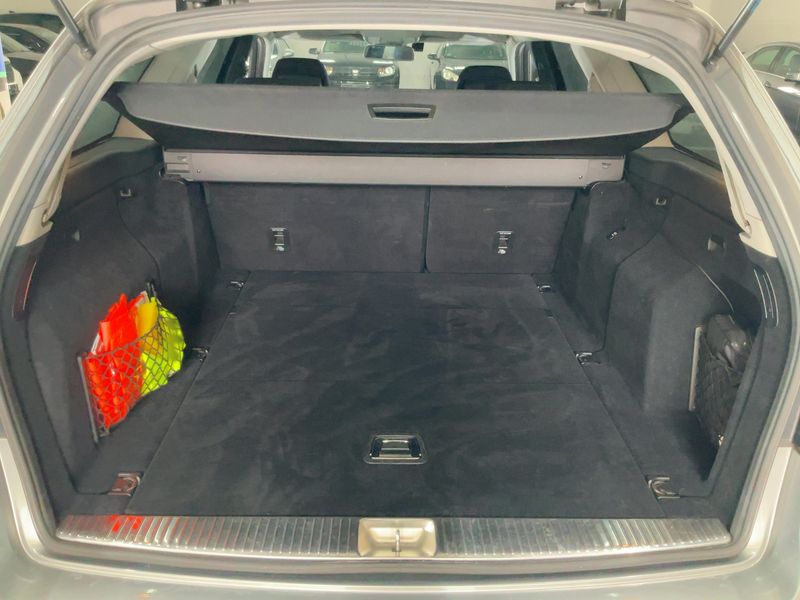 Mercedes-Benz E-Klasse E 220 CDI T BlueEfficiency — zdjęcie 10