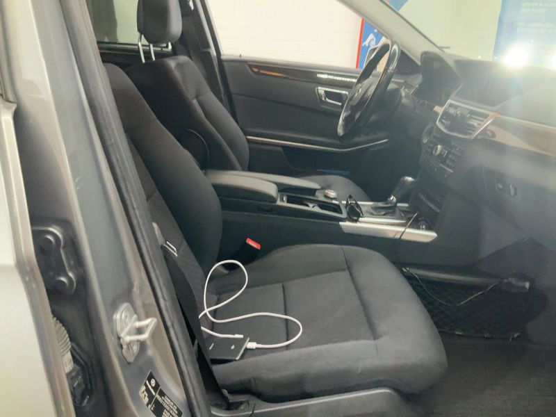 Mercedes-Benz E-Klasse E 220 CDI T BlueEfficiency — zdjęcie 11