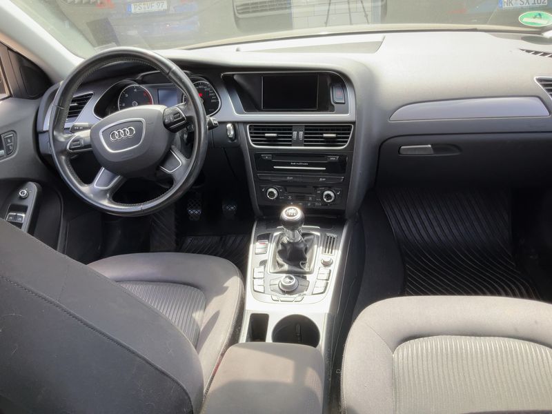 Audi A4 2.0 TDI Attraction — zdjęcie 12