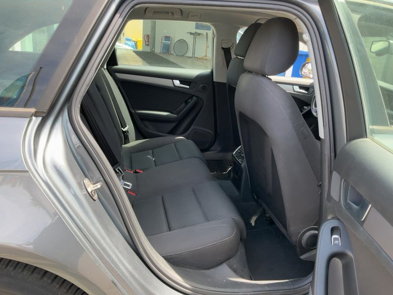 Audi A4 2.0 TDI Attraction — zdjęcie 14