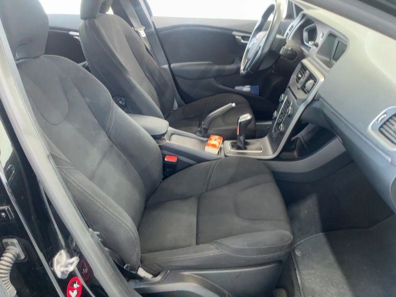 Volvo V40 2.0 D2 Kinetic 2016 – снимка 16