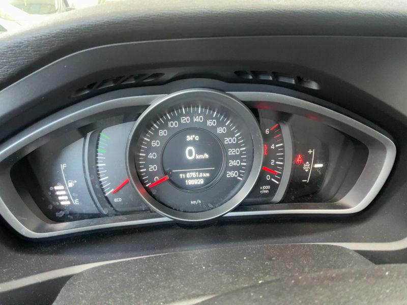 Volvo V40 2.0 D2 Kinetic 2016 – снимка 18