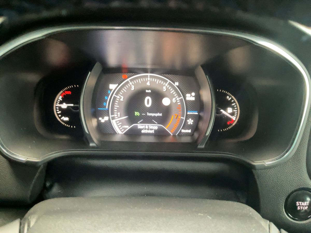 Renault Megane 2017 — photo 19