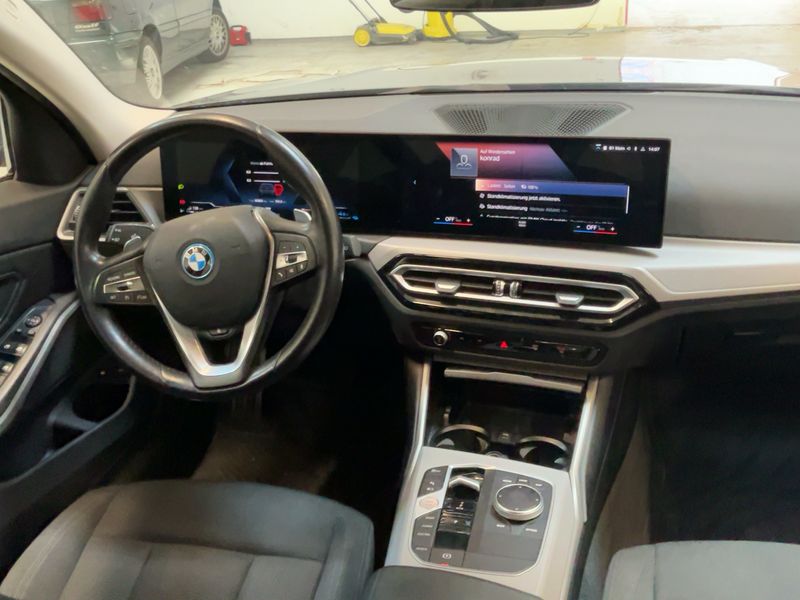 BMW 3er 330e xDrive — zdjęcie 12