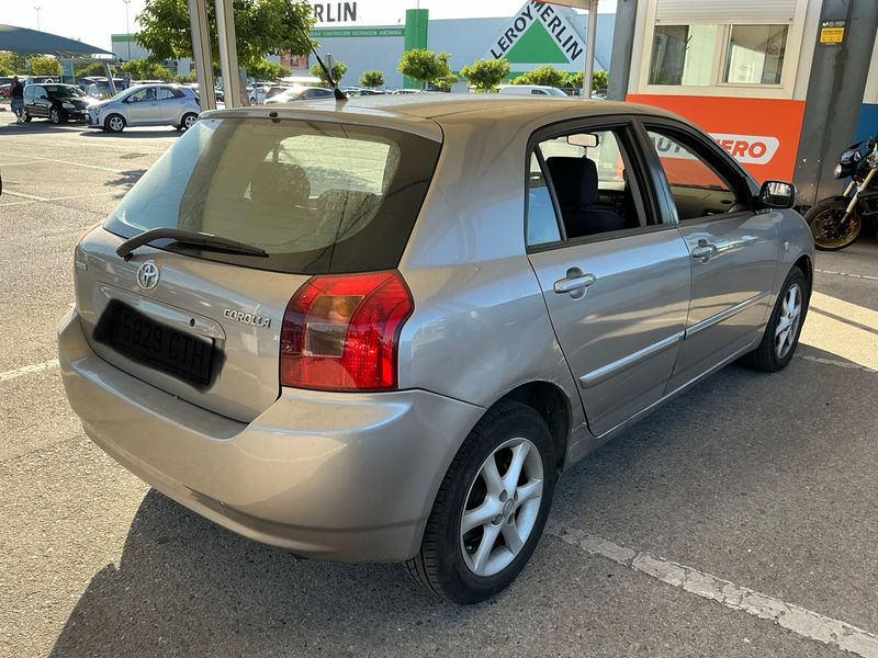 Toyota Corolla 2.0 D-4D Compact Luna 2004 – снимка 2