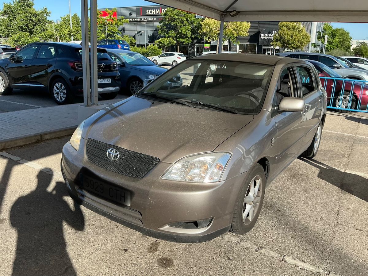 Toyota Corolla 2004 — photo 1