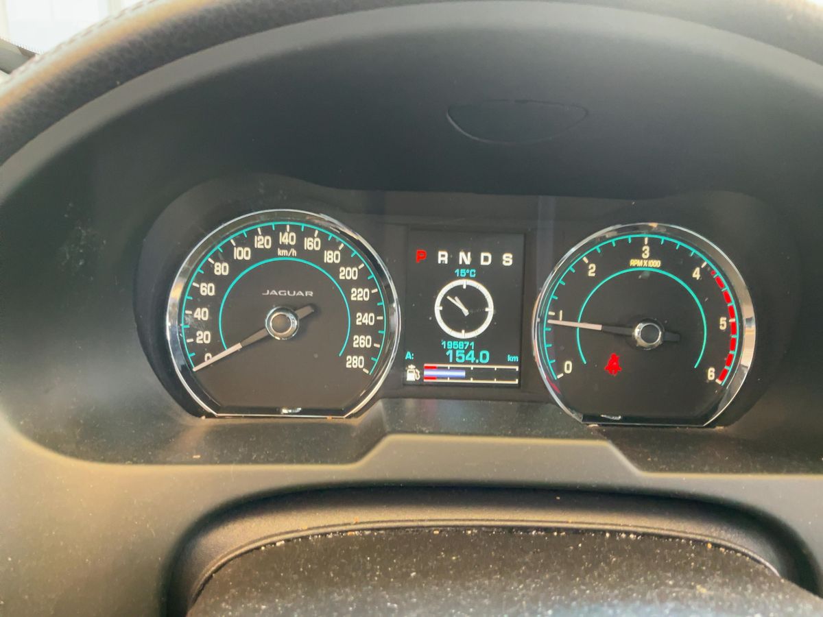 Jaguar XF 2015 — photo 19