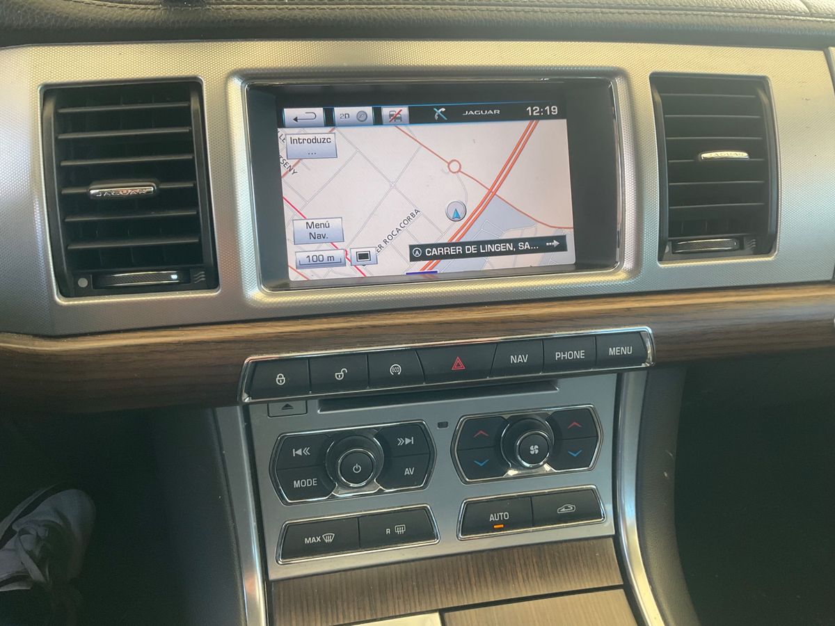 Jaguar XF 2015 — photo 29