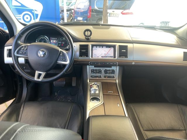 Jaguar XF 2015 — photo 18