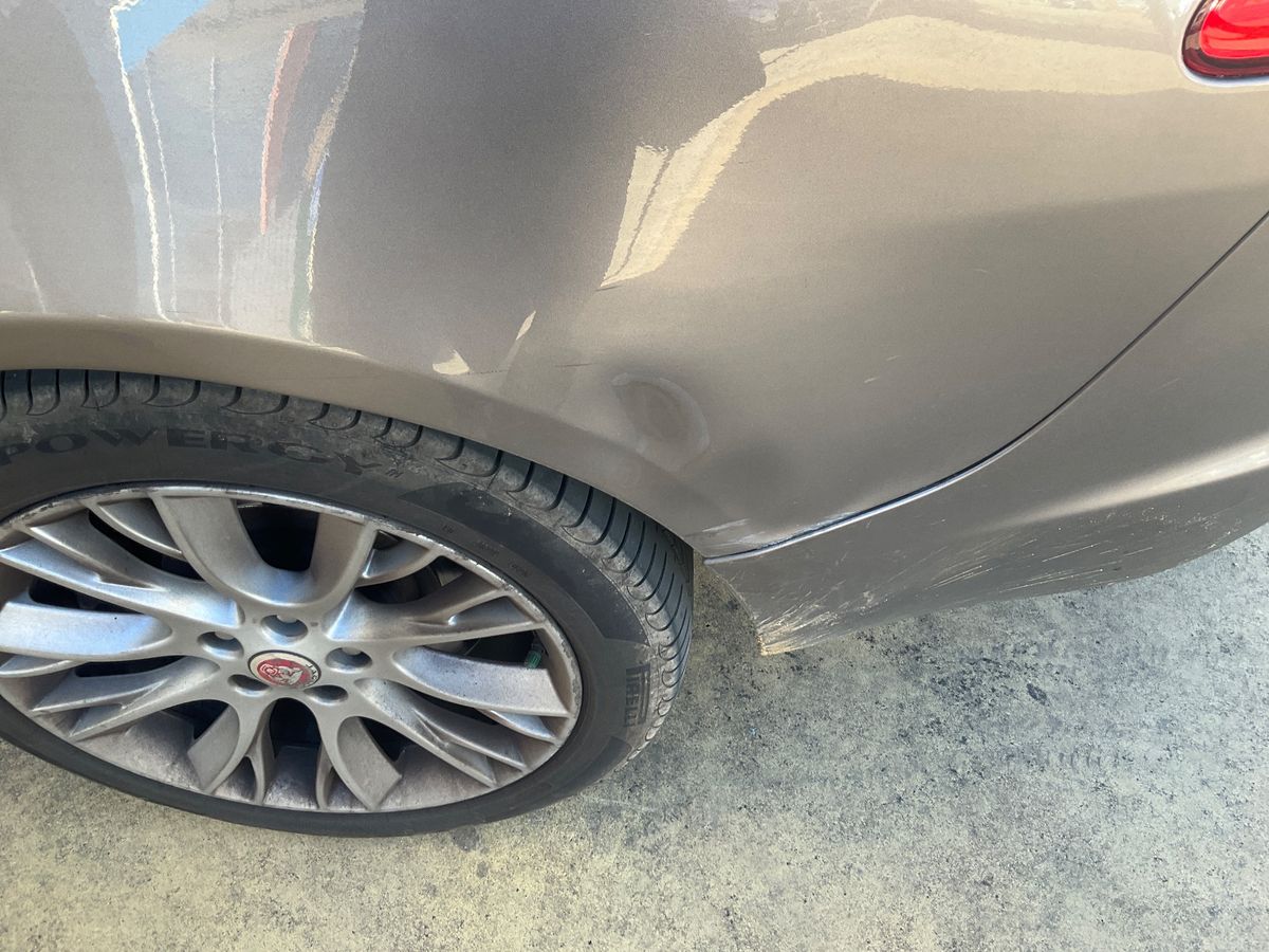 Jaguar XF 2015 — photo 37