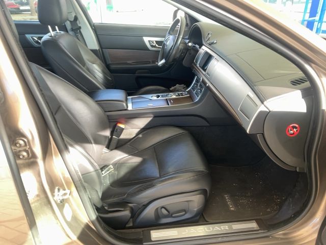 Jaguar XF 2015 — photo 17