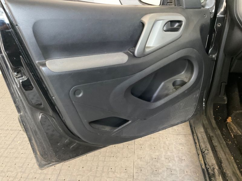 Citroen Berlingo 1.6 Blue-HDi Selection 2016 – снимка 40