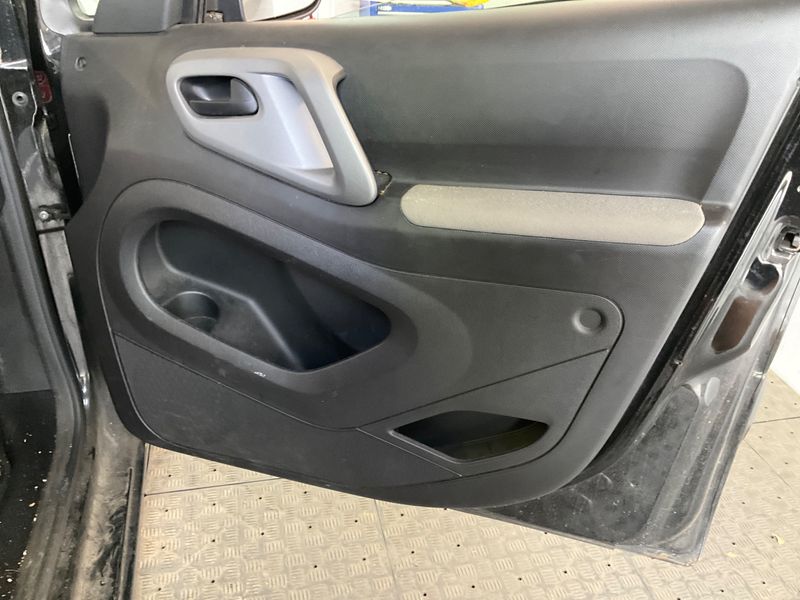 Citroen Berlingo 1.6 Blue-HDi Selection 2016 – снимка 37