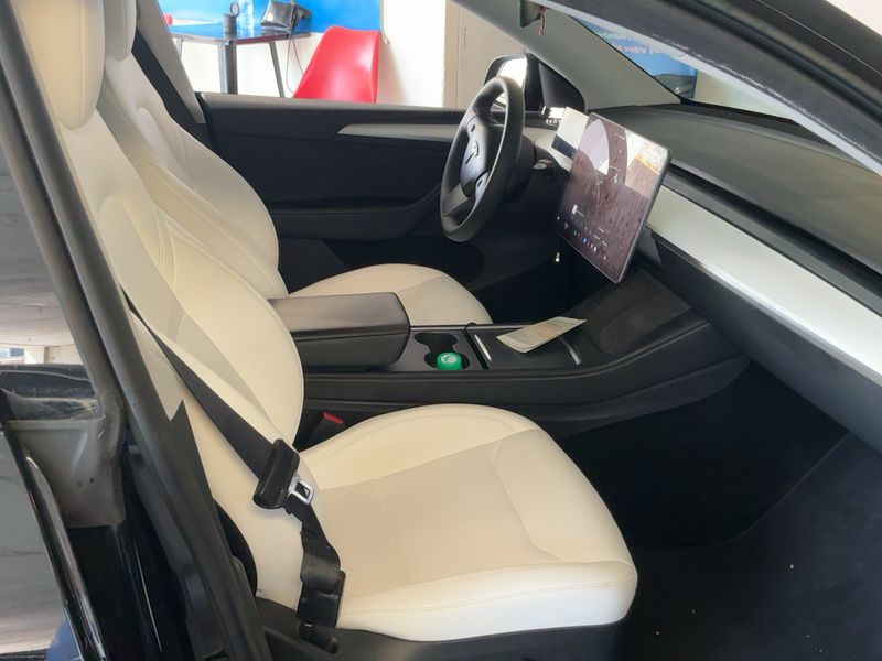 Tesla Model Y Max Range Dual AWD AWD — zdjęcie 11