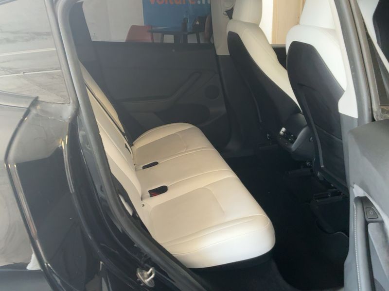 Tesla Model Y Max Range Dual AWD AWD — zdjęcie 14