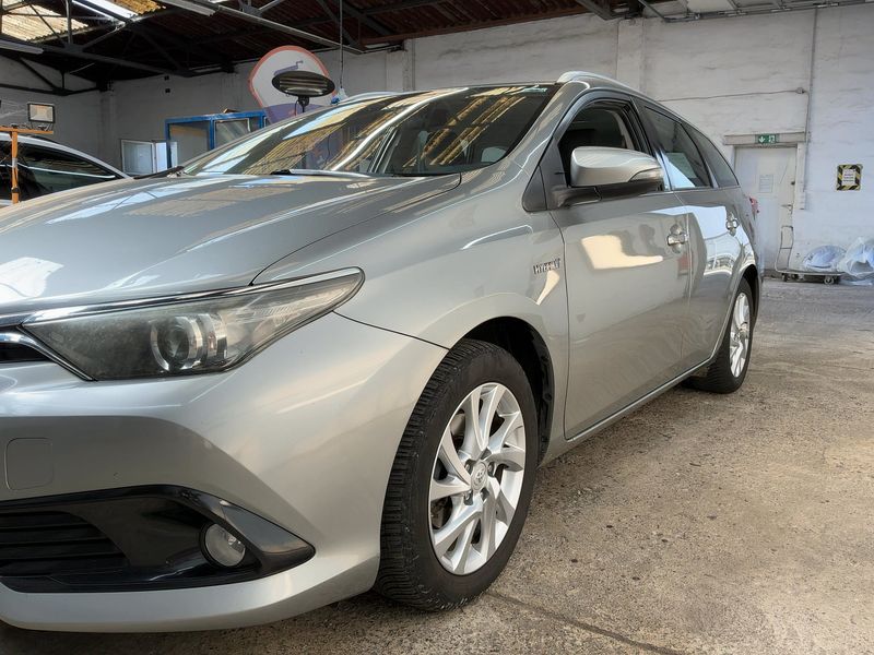 Toyota Auris Touring Sports 1.8 Hybrid Edition-S — zdjęcie 2